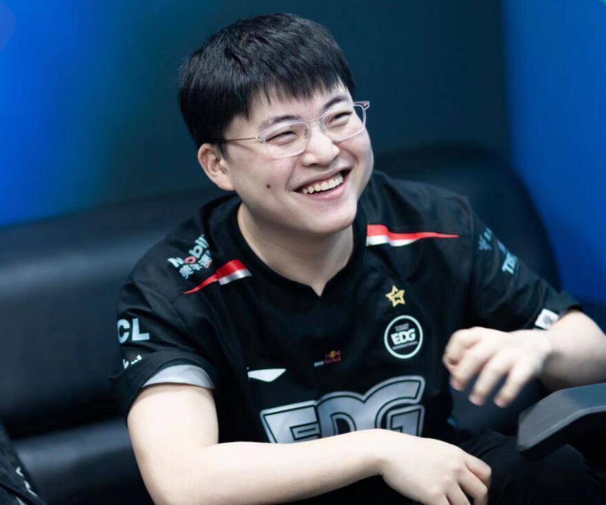 Uzi在塞尔维亚队比赛中锐不可当，战术调整引发热议！