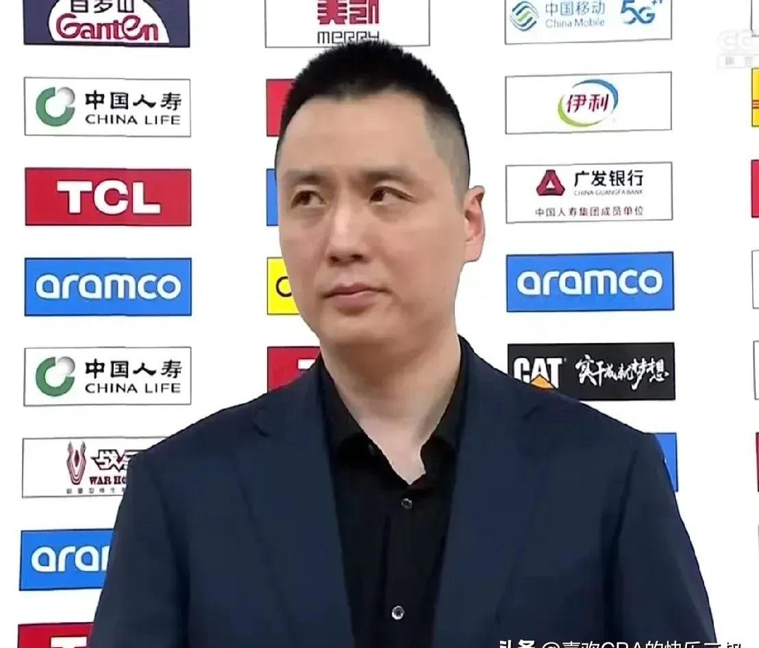 莱万多夫斯基迎来二十赛季出色发挥，SKT观众热烈欢呼！