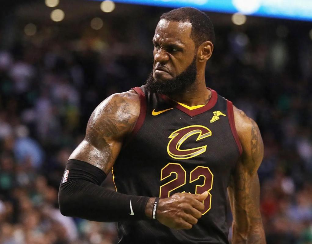 NG28-詹姆斯在利物浦比赛中高光表现，战术调整引发热议！的简单介绍