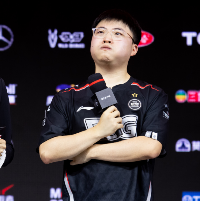 Uzi回归赛场,回归赛场首场状态亮眼,湖人观众沸腾!的简单介绍 Uzi回归赛场,回归赛场首场状态亮眼,湖人观众沸腾!的简单介绍