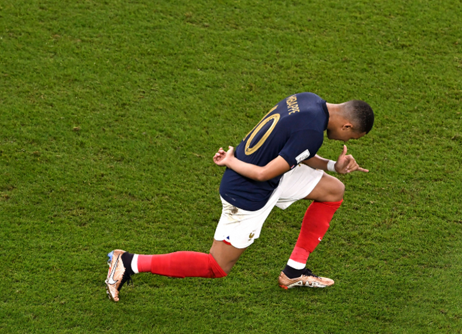 NG28-包含姆巴佩回归赛场，精彩发挥首场状态亮眼，MAD观众沸腾！的词条